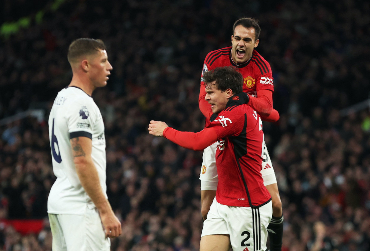 ލިންޑްލޯފް ލަނޑު ޖެހުމަށްފަހު: ފޮޓޯ-ރޮއިޓަރސް