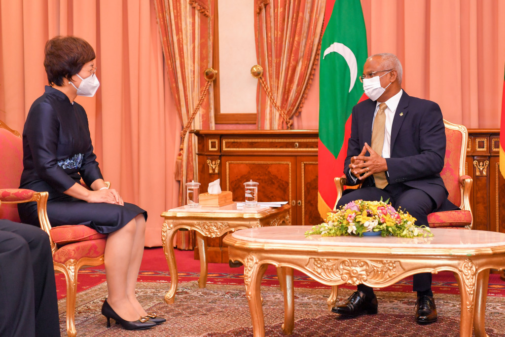 ޗައިނާ ސަފީރު ވެންގް ލިޒިން އާއި ރައީސުލްޖުމްހޫރިއްޔާ އިބްރާހީމް މުހައްމަދު ޞާލިހު