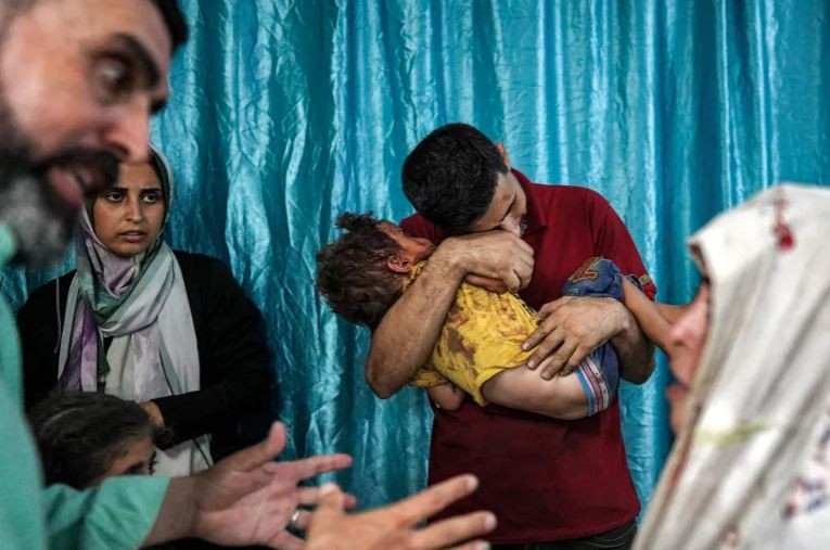 އިޒްރޭލުން މި ބިރުވެރި ހަމަލާ ދީފައިވަނީ ބުރާސްފަތި ވިލޭރޭ ފަތިސްވުމާ ގާތް ވެފައިވަނިކޮށް