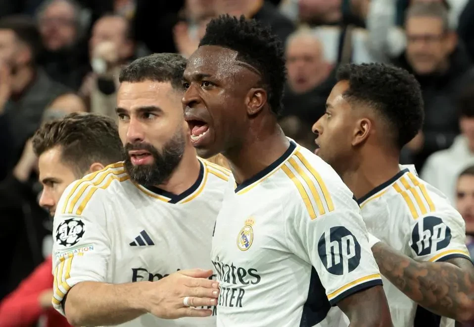 ރެއާލަށް ކުޅެމުން އަންނަ ޑެނީ ކާވަހާލް އަދި ވިނީޝިއުސް ޖޫނިއާ