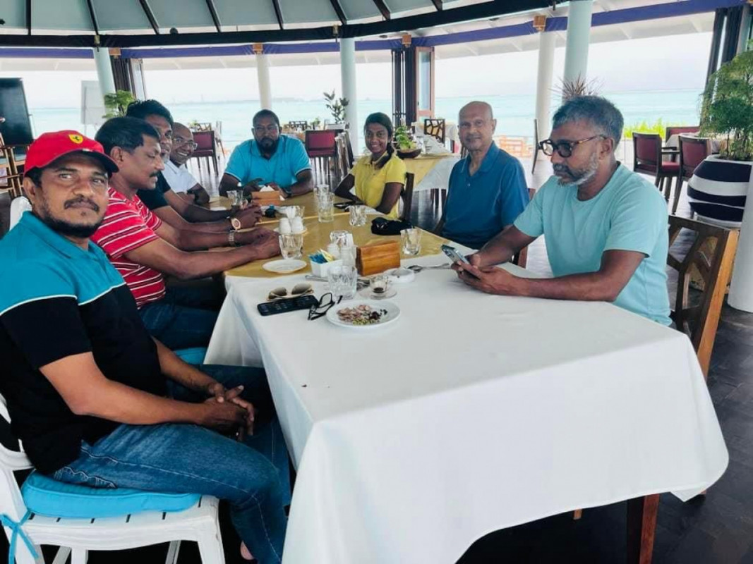ރައީސްގެ އެޑްވައިޒަރަކަށް އައްޔަނުކުރެއްވި ޝިހާބު، ފިކުރެއްގެ ދިރުމާއެކު ގާސިމްގެ އަރިހުގައި