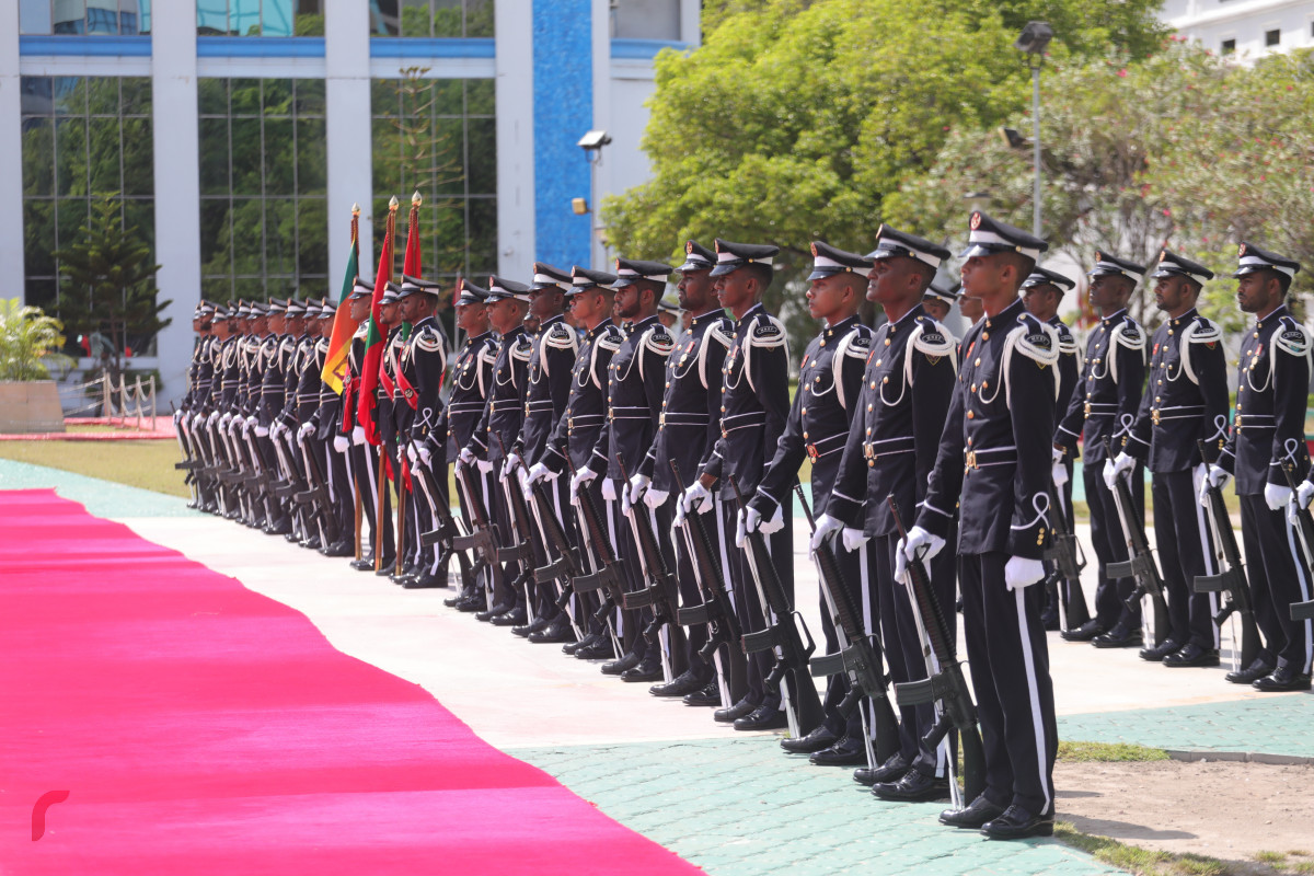 2 ސެޕްޓެމްބަރ 2019 --ބޮޑުވަޒީރު ރަނިލް ރަނިލް ވިކްރަމަސިންހަ އަށް މަރުހަބާ ދެންނެވުމުގެ ހަރަކާތްތައް ރަސްމީ ފާލަމުން-- ފޮޓޯ: ޝުއައިބް މުހައްމަދު