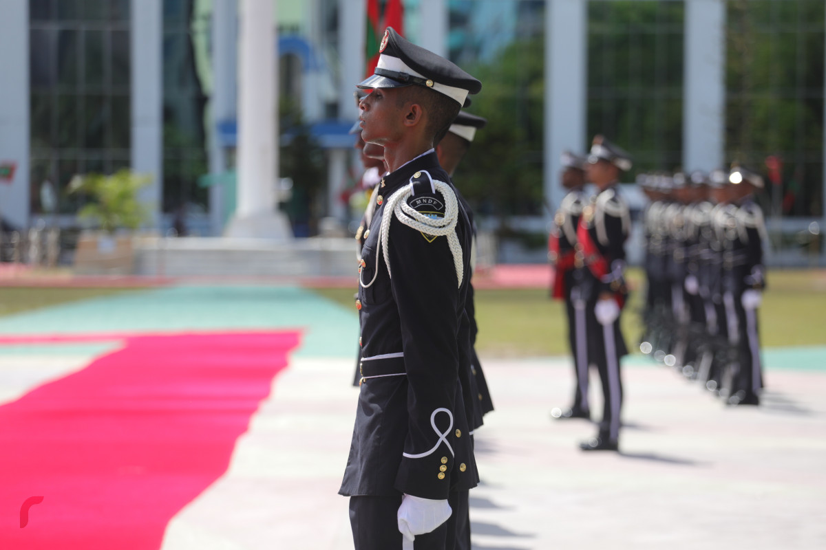 2 ސެޕްޓެމްބަރ 2019 --ބޮޑުވަޒީރު ރަނިލް ރަނިލް ވިކްރަމަސިންހަ އަށް މަރުހަބާ ދެންނެވުމުގެ ހަރަކާތްތައް ރަސްމީ ފާލަމުން-- ފޮޓޯ: ޝުއައިބް މުހައްމަދު