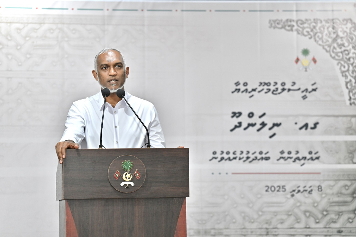 President Muizzu speaking to residents of Nilandhoo island
