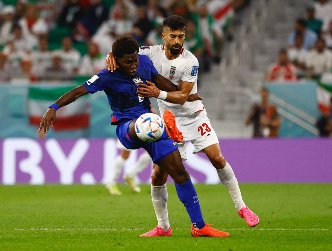 އީރާން އަދި އެމެރިކާ ކުޅުނު މެޗުގެ ތެރެއިން - ފޮޓޯ: ރޮއިޓާސް