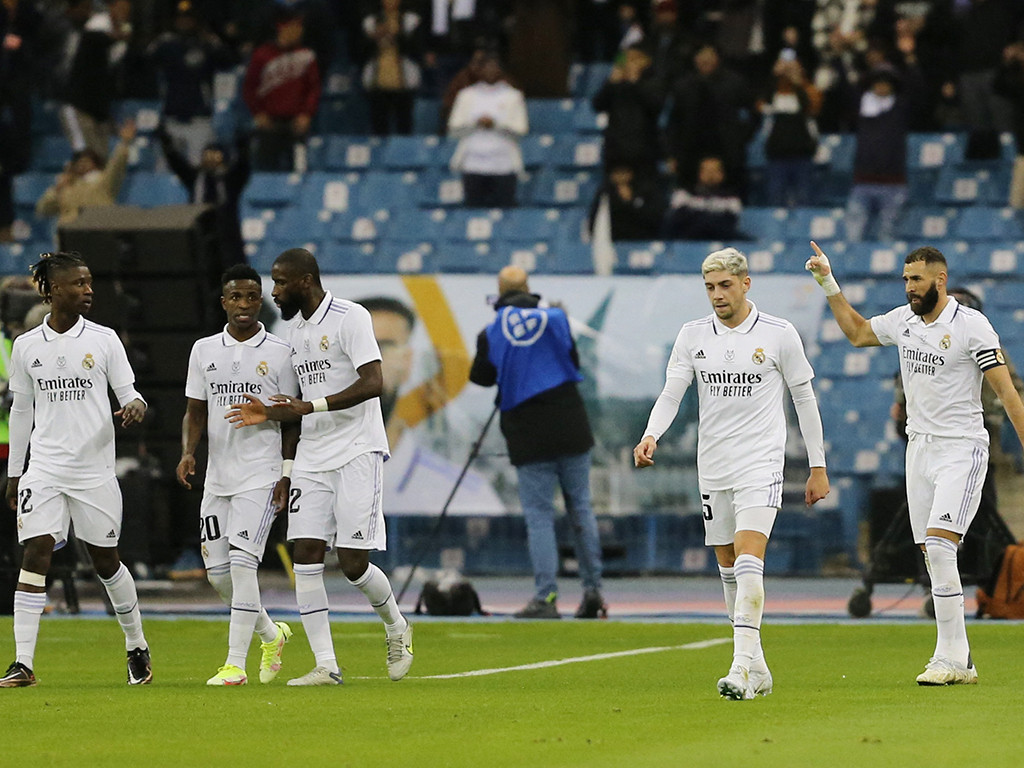 ރެއާލްގެ ފުރަތަމަ ލަނޑަށްފަހު ބެންޒެމާ އެހެން ކުޅުންތެރިންނާއެކު