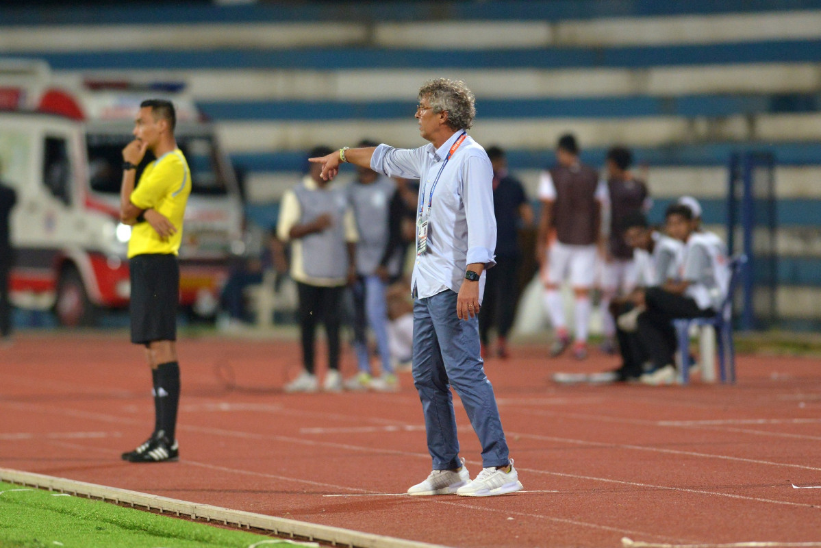 ގައުމީ ފުޓުބޯޅަ ޓީމުގެ ކޯޗު މޮރިއޭރޯ