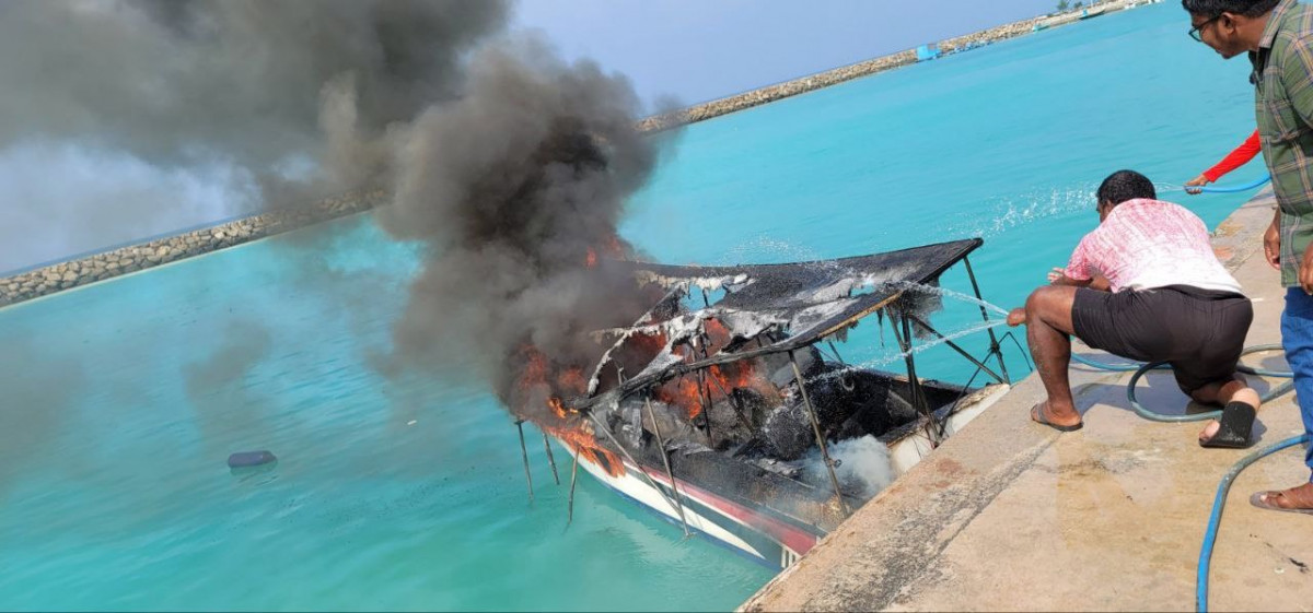 An explosion went off on a speedboat near M. Dhiggaru on Tuesday morning