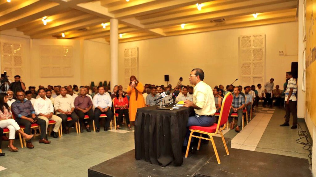 އެމްޑީޕީގެ މެމްބަރުންނާއި ރައީސް ނަޝީދު ބައްދަލުކުރެއްވުން -- ފޮޓޯ: ޓުވިޓަރ