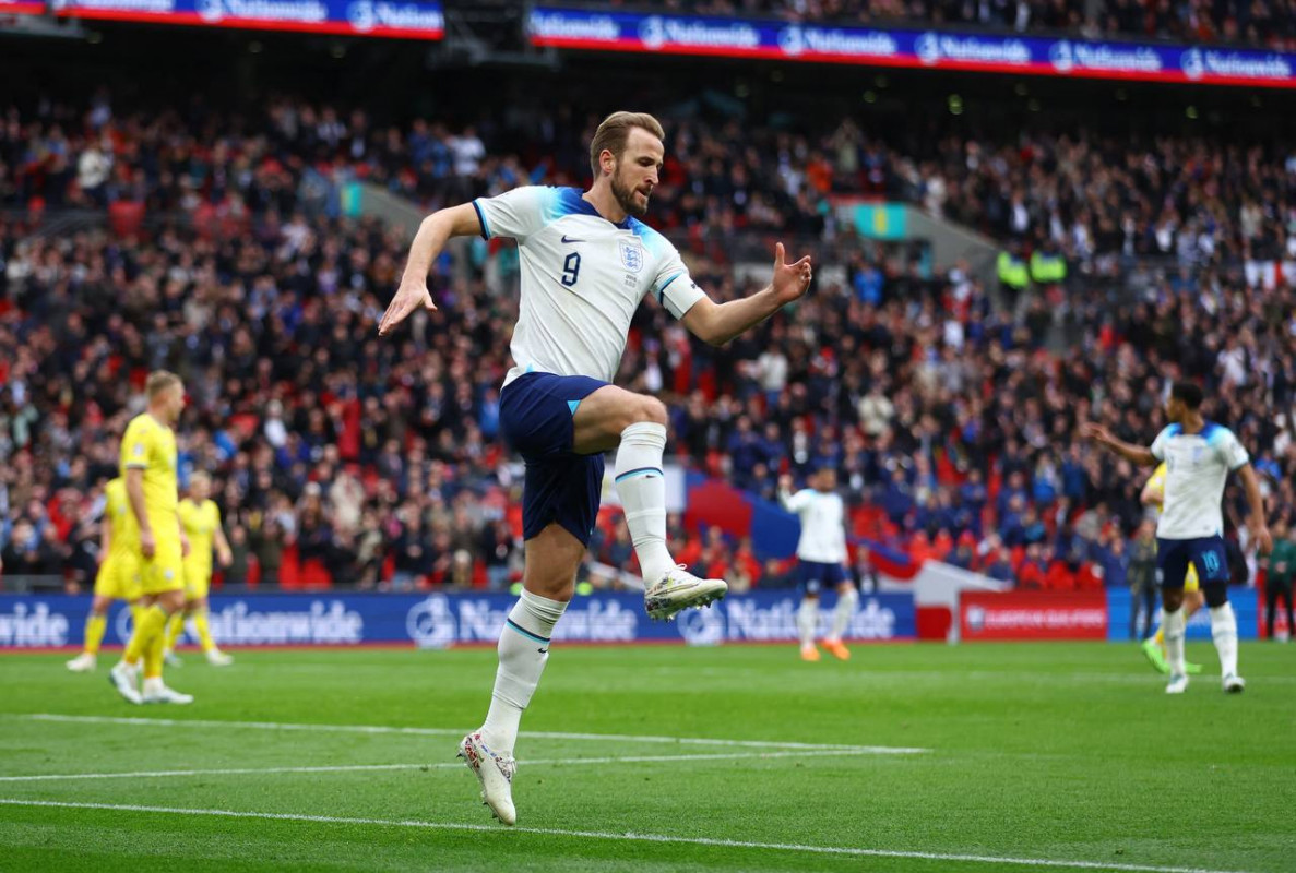 ޔޫކްރެއިންނާ ދެކޮޅަށް އިންގްލެންޑުން ކުޅުނު މެޗުގައި ލަނޑު ޖެހުމަށް ފަހު ކޭން އުފާ ފާޅުކުރަނީ