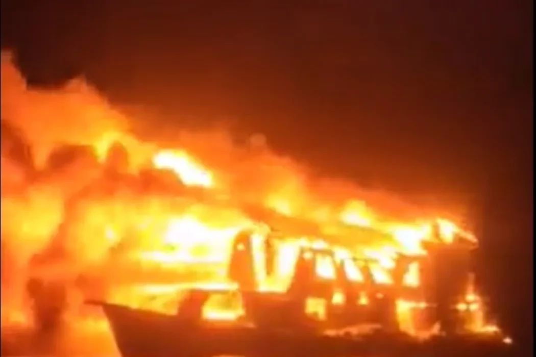 ހޮރައިޒިއާ 2 ބޯޓުގައި އަލިފާން ރޯވެފައި