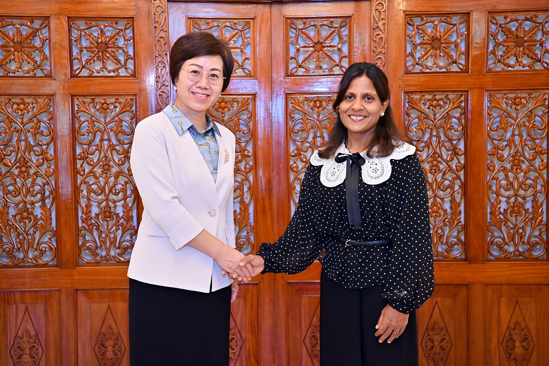 Ambassador of China to the Maldives, Wang Lixin,  paid a courtesy call on First Lady Fazna Ahmed