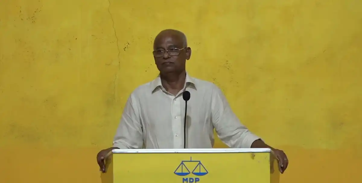 Former President Ibrahim Mohamed Solih speaks at a campaign rally held in Hinnavaru.