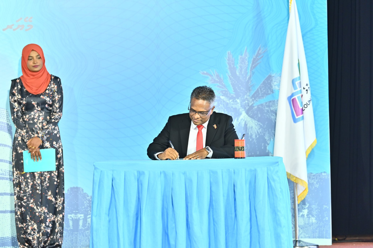 މާލޭގެ މޭޔަރު އާދަމް އާޒިމް އަދި މާލެ ސިޓީ ކައުންސިލަށް އަލަށް އިންތިޚާބުވެވަޑައިގެންނެވި މެމްބަރުން ހުވާކުރެއްވުމުގެ ރަސްމިއްޔާތުގެ ތެރެއިން