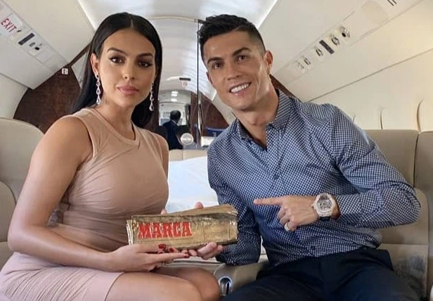 ޕޯޗުގަލްގެ ކެޕްޓަން ކްރިސްޓިއާނޯ ރޮނާލްޑޯ އެއް މިލިޔަން ޕައުންޑުގެ އަގުހުރި އަތުކުރީ ގަޑިއަކާއެކު: ދެއްކުންތެރިކަމުގެ ލިސްޓުން އެއްވަނަ ލިބެނީ ރޮނާލްޑޯއަށް