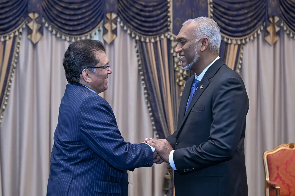 ބަންގްލަދޭޝްގެ ޚާރިޖީ ވަޒީރު ރައީސް މުއިއްޒު އާ ބައްދަލު ކުރައްވަނީ