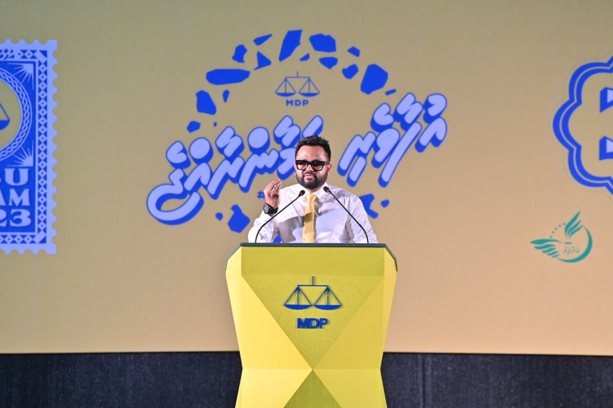 އިމިގްރޭޝަން ކޮންޓްރޯލަރ މުޙައްމަދު އަހުމަދު ހުސައިން ވާހަކަފުޅުދައްކަވަނީ