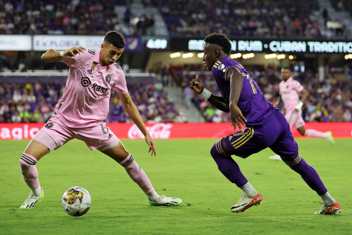 އޯލަންޑް ސިޓީއާ ދެކޮޅަށް މިއާމީން ކުޅުނު މެޗުގެ ތެރެއިން