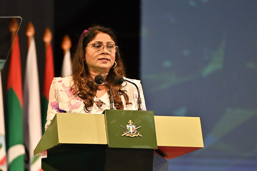 ސިފައިންގެ 131 ވަނަ އަހަރީ ދުވަހުގެ ޖަލްސާގައި މިނިސްޓަރ އޮފް ޑިފެންސް މާރިޔާ ދީދީ ވާހަކަފުޅުދައްކަވަނީ  - ފޮޓޯ: ރައީސް އޮފީސް