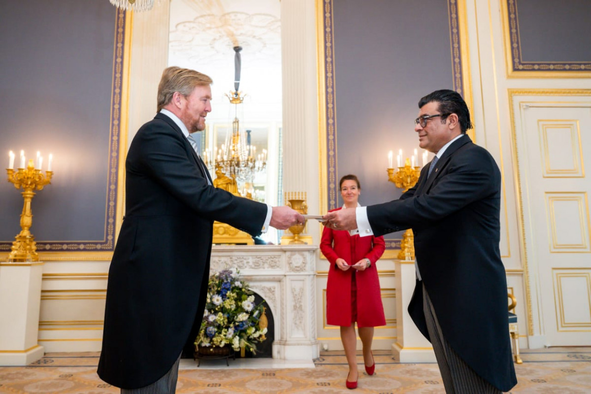 Ambassador of Maldives to Belgium Omar Abdul Razzak presents the Letter of Credence to His Majesty King Willem-Alexander of The Netherlands