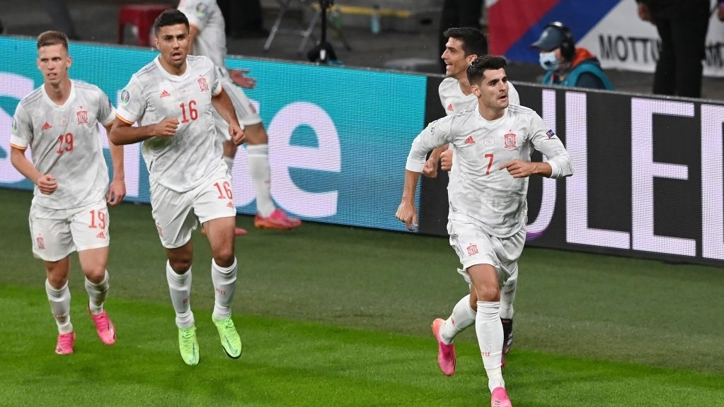 އިޓަލީ އާއި ސްޕެއިން ބައްދަލުކުރި މެޗުގެ ތެރެއިން، ލަނޑު ޖެހުމަށްފަހު ސްޕެއިން ކުޅުންތެރިން އުފާފާޅުކުރަނީ - ފޮޓޯ: ގެޓީ އިމޭޖަސް 