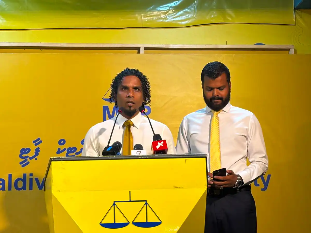 ބުރާސްފަތި ދުވަހު އެމްޑީޕީގެ ހަރުގޭގައި ބޭއްވި ނޫސްވެރިންގެ ބައްދަލުވުމުގައި ރައްޔިތުން މަޖިލީހުގެ ދާންދޫ ދާއިރާގެ ކުރީގެ މެންބަރު ޔައުގޫބް އަބްދުﷲ ވާހަކަ ދައްކަވަނީ.