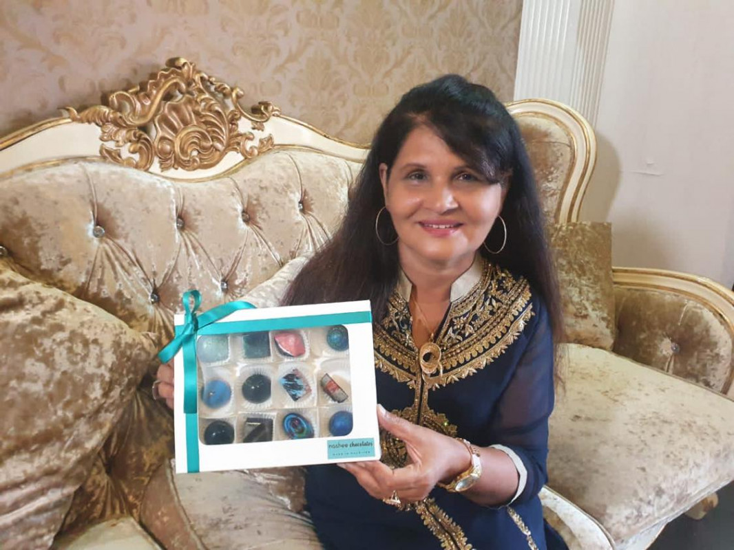  އައިމިނަތު ނަޝީދާ އަބޫބަކުރު ''ނަޝީ'' ލޯންޗްކުރި ޗޮކްލެޓް ބޮކްސް ދައްކާލަނީ 