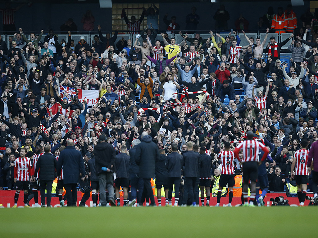 ސިޓީ ބަލުކުރުމަށްފަހު ބްރެންޓްފޯޑް ކުޅުންތެރިންނާ ސަޕޯޓަރުން