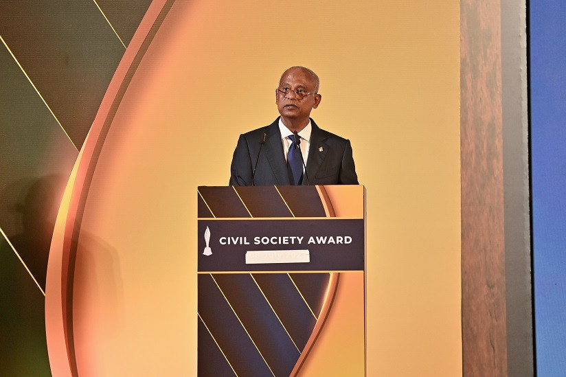 ސިވިލް ސޮސައިޓީ އެވޯޑް ދިނުމުގެ ޖަލްސާގައި ރައީސް ސާލިޙު ވާހަކަފުޅުދައްކަވަނީ - ފޮޓޯ: ރައީސް އޮފީސް