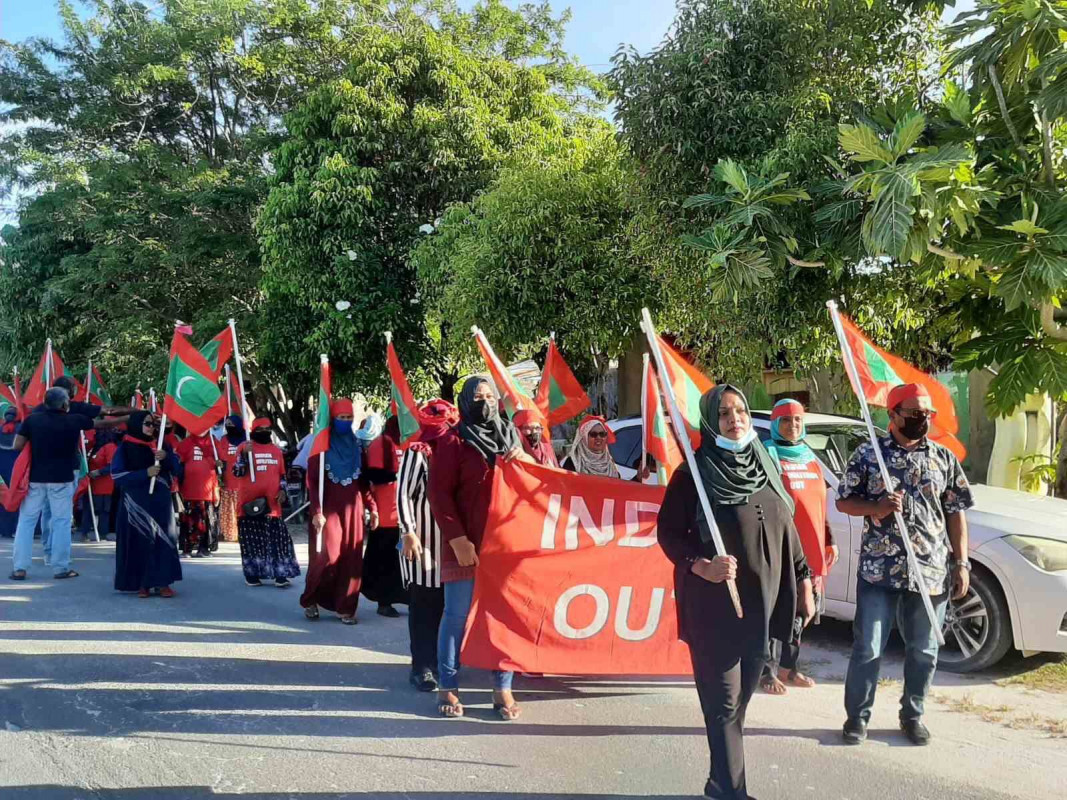 އައްޑޫސިޓީގައި ކުރިއަށް ގެންދިޔަ އިންޑިއާ އައުޓް ކެމްޕޭންގެ ތެރެއިން