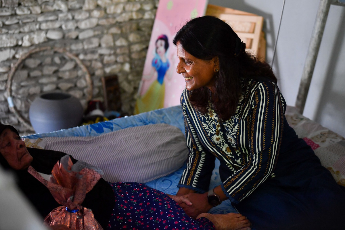 The First Lady made home visits to elderly people residing in Fuvahmulah City