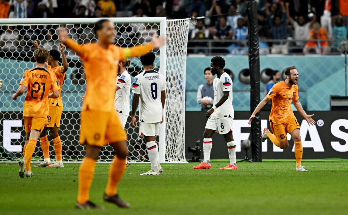 އެމެރިކާ އަދި ނެދަލެންޑްސް ކުޅުނު މެޗުގެ ތެރެއިން - ފޮޓޯ: ރޮއިޓާސް