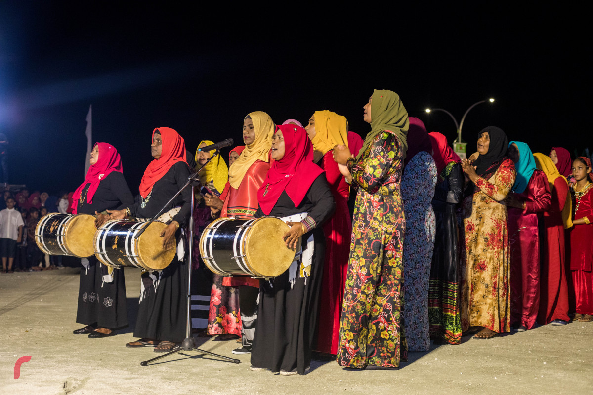 10 އޯގަސްްޓް 2019/ ހއ.ހޯރަފުށި --އީދު ފާހަގަ ކުރުމުގެ ހުއްދަ ހޯދުމަށް ރަށުގެ ކަނބަލުން ރަށުގެ އިސް ވެރިންގެ އަރިހަށް އައިސް ހުއްދަ ހޯދަނީ- ފޮޓޯ: ޝުއައިބް މުހައްމަދު