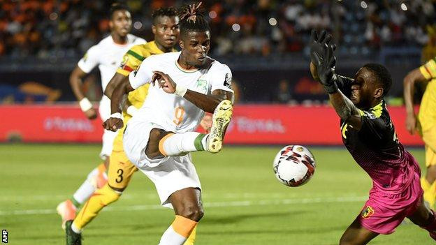 ޒަހާ ވަނީ އައިވަރީ ކޯސްޓް މޮޅުކޮށް ދީފަ