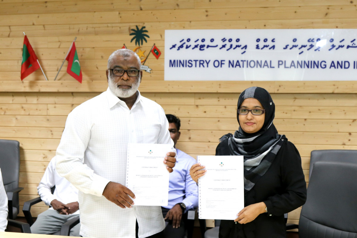 ބަނދަރު ހެދުމަށްޓަކައި ހެވީ ފޯރސް ޕްރައިވެޓް ލިމިޓެޑްއާއި ހަވާލުކުރުވުން