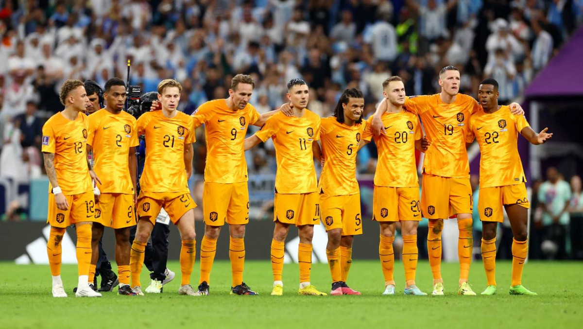 އާޖެންޓީނާ އަދި ނެދަލެންޑްސް ކުޅުނު މެޗުގެ ތެރެއިން - ފޮޓޯ: ރޮއިޓާސް