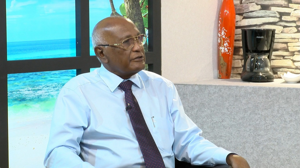 ހެލްތު މިނިސްޓަރު އަހުމަދު ނަސީމް، ފަށާއިރު ޕްރޮގްރާމުގައި