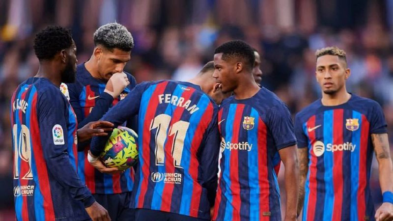 ވެލެންސިއާ މެޗުގައި ބާސެލޯނާގެ ޓޮރޭސް އަދި ފާޓީ