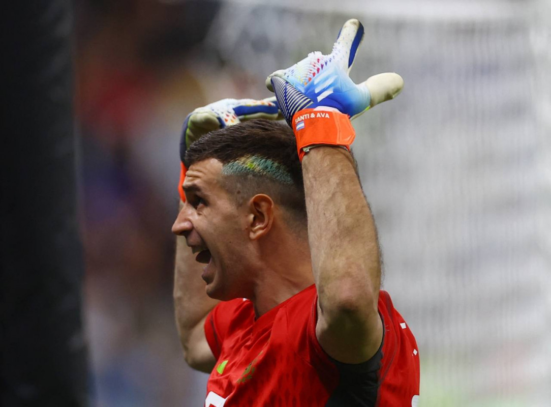 އާޖެންޓީނާ އަދި ނެދަލެންޑްސް ކުޅުނު މެޗުގެ ތެރެއިން - ފޮޓޯ: ރޮއިޓާސް