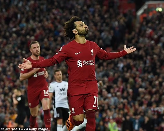 ސަލާހް ގޯލު ޖަހާފައި އުފާ ފާޅުކުރަނީ