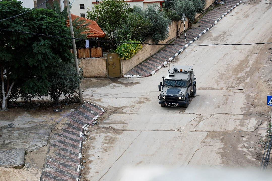 އިސްރާއީލުން ވެސްޓް ބޭންކުގައި ކުރިއަށްގެންދާ ރެއިޑްތައް ހޯމަ ދުވަހުގެރޭ ވެސް ވަނީ ކުރިއަށްގެންގޮސްފައި