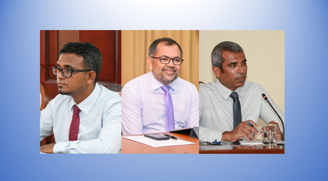 އޮޑިޓަރ ޖެނެރަލް ހުސައިން ނިޔާޒީ އާއި މާލީ ވަޒީރު މޫސާ ޒަމީރާއި، މޯލްޑިވަސް މަނިޓަރީ އޮތޯރިޓީ (އެމްއެމްއޭ)ގެ ގަވަރުނަރު އަހްމަދު މުނައްވަރު