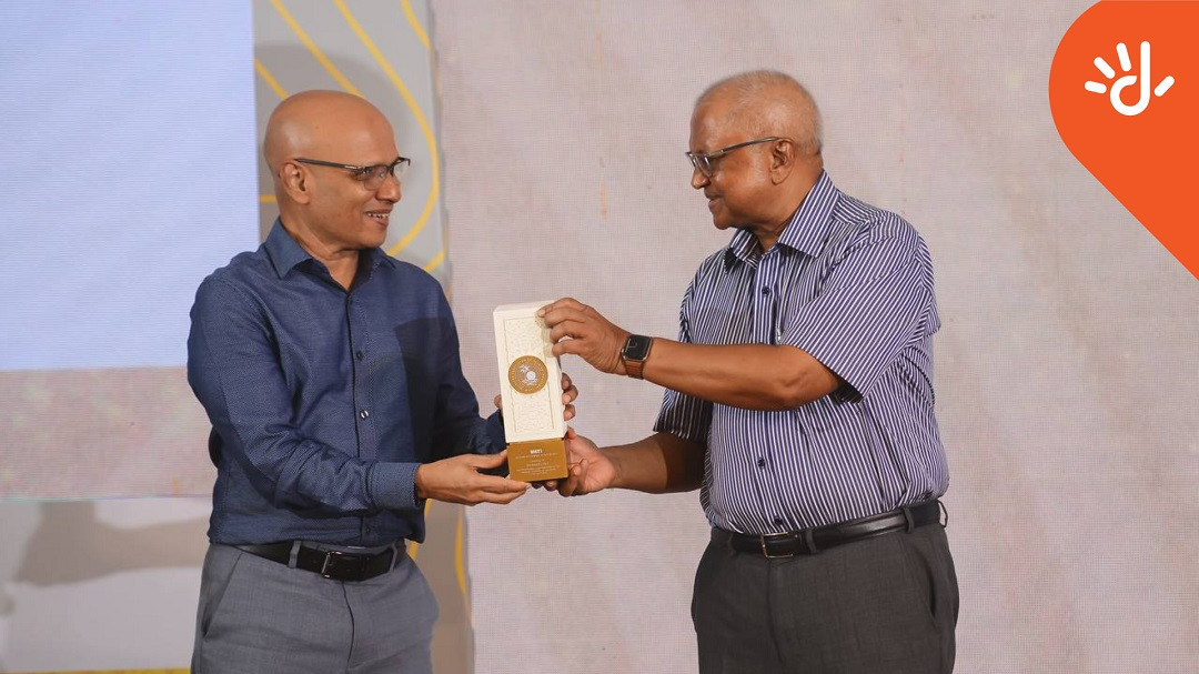 Dhiraagu receives ‘50 Years of Tourism’ award by MATI