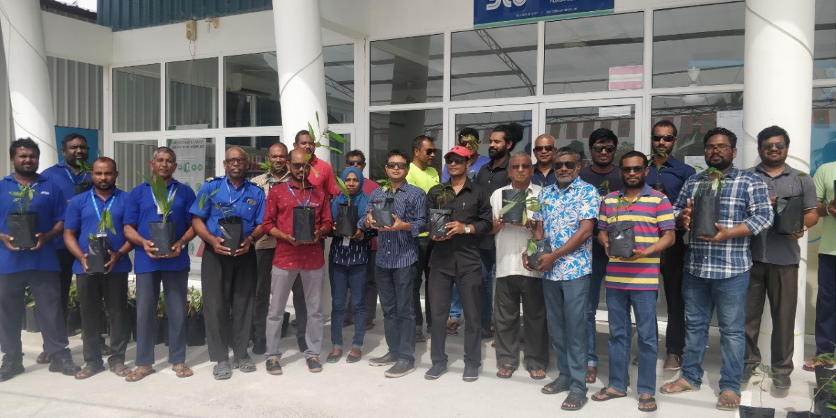 28 ޖުލައި 2019 --ހޯރަފުށީގައި އެއާރޕޯޓް އެޅުމަށް ބިން ހިއްކާ ސަރަހައްދު ފެހިކުރުމަށް އެ ރަށުގެ މުއައްސަސާތަކުން އިސްނަގައިގެން ގަސް ހަދިޔާ ކުރުމުގެ ޕްރޮގްރާމްގެ ތެރެއިން އެ ރަށު އެސްޓީއޯ އިން ގަސް ހަދިޔާކުރުން--  ފޮޓޯ: ރާއްޖެ.އެމްވ