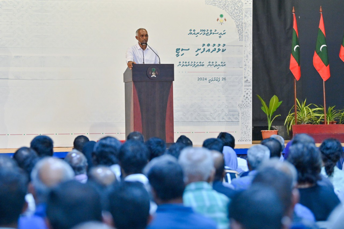 The president speaking to residents of Kulhudhuffushi City