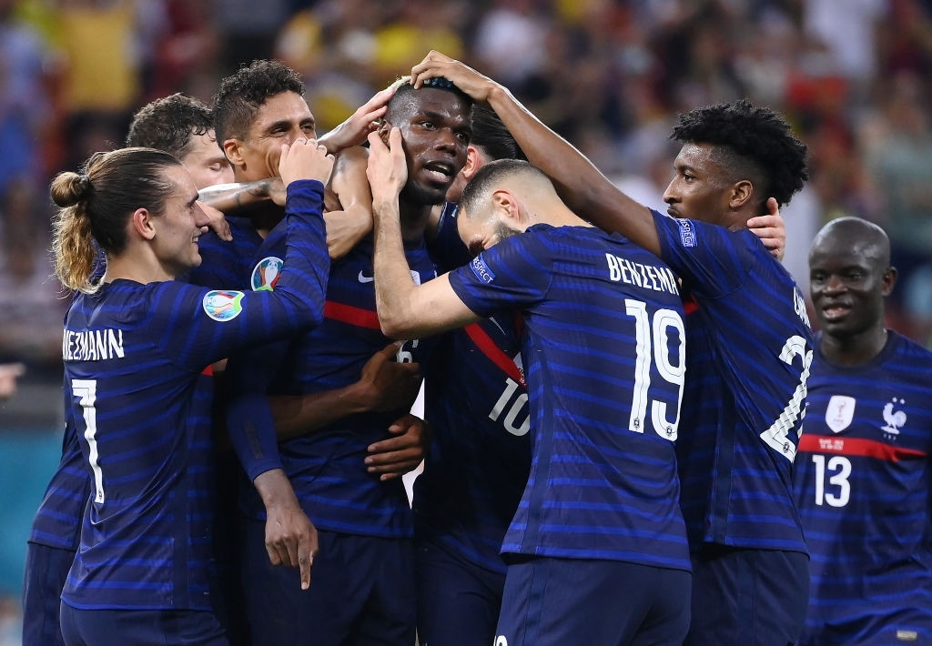 ފްރާންސް އާއި ސްވިޓްޒަލެންޑް ބައްދަލުކުރި މެޗުގެ ތެރެއިން، ލަނޑު ޖެހުމަށްފަހު ފްރާންސް ކުޅުންތެރިން އުފާފާޅުކުރަނީ - ފޮޓޯ: ގެޓީ އިމޭޖަސް 