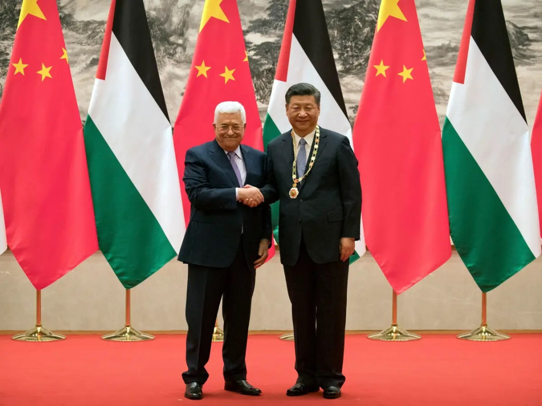 ފަލަސްތީން ގެ ރައީސް މަހްމޫދް އައްބާސް އަދި ޗައިނާގެ ރައީސް ޝީ ސަލާމް ކުރައްވަނީ