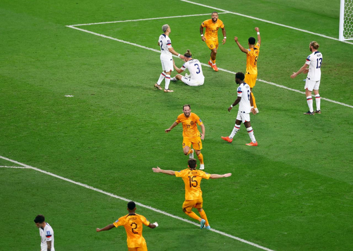 އެމެރިކާ އަދި ނެދަލެންޑްސް ކުޅުނު މެޗުގެ ތެރެއިން - ފޮޓޯ: ރޮއިޓާސް