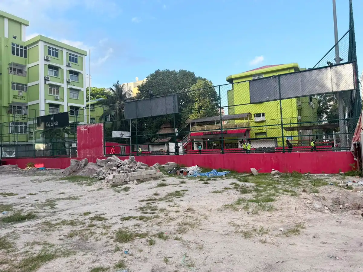 ފުރުގާން މިސްކިތް ކުރިމަތީގައި އޮތް ހުސް ބިމުގައި ފުޓްސަލް ދަނޑެއް އެޅުމަށް ނިންމާފައިވާތީ، އެ ސަރަހައްދުގައި ދިރިއުޅޭ އާންމު ރައްޔިތުންނާއި ޚާއްސަކޮށް އިސްރަށްވެހިން ދަނީ ކަންބޮޑުވުން ފާޅުކުރަމުން