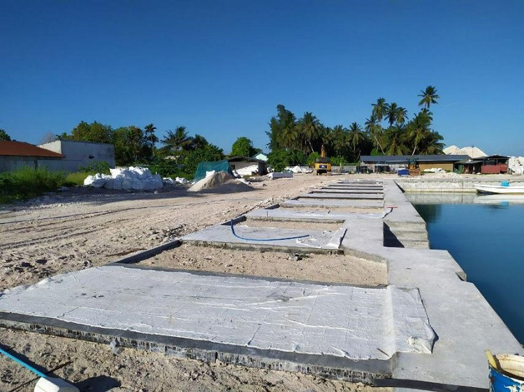 ލ. އިސްދޫ ބަނދަރުގެ މަސައްކަތް ދަނީ ކުރަމުން